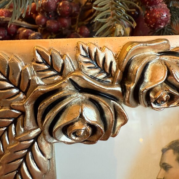 Vintage Frame with 3D Roses and Wedding Picture - Picture 7 of 13